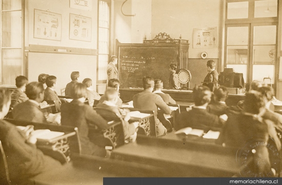 Alumnos en clases, Liceo Nº 1 de Valparaíso, hacia 1900