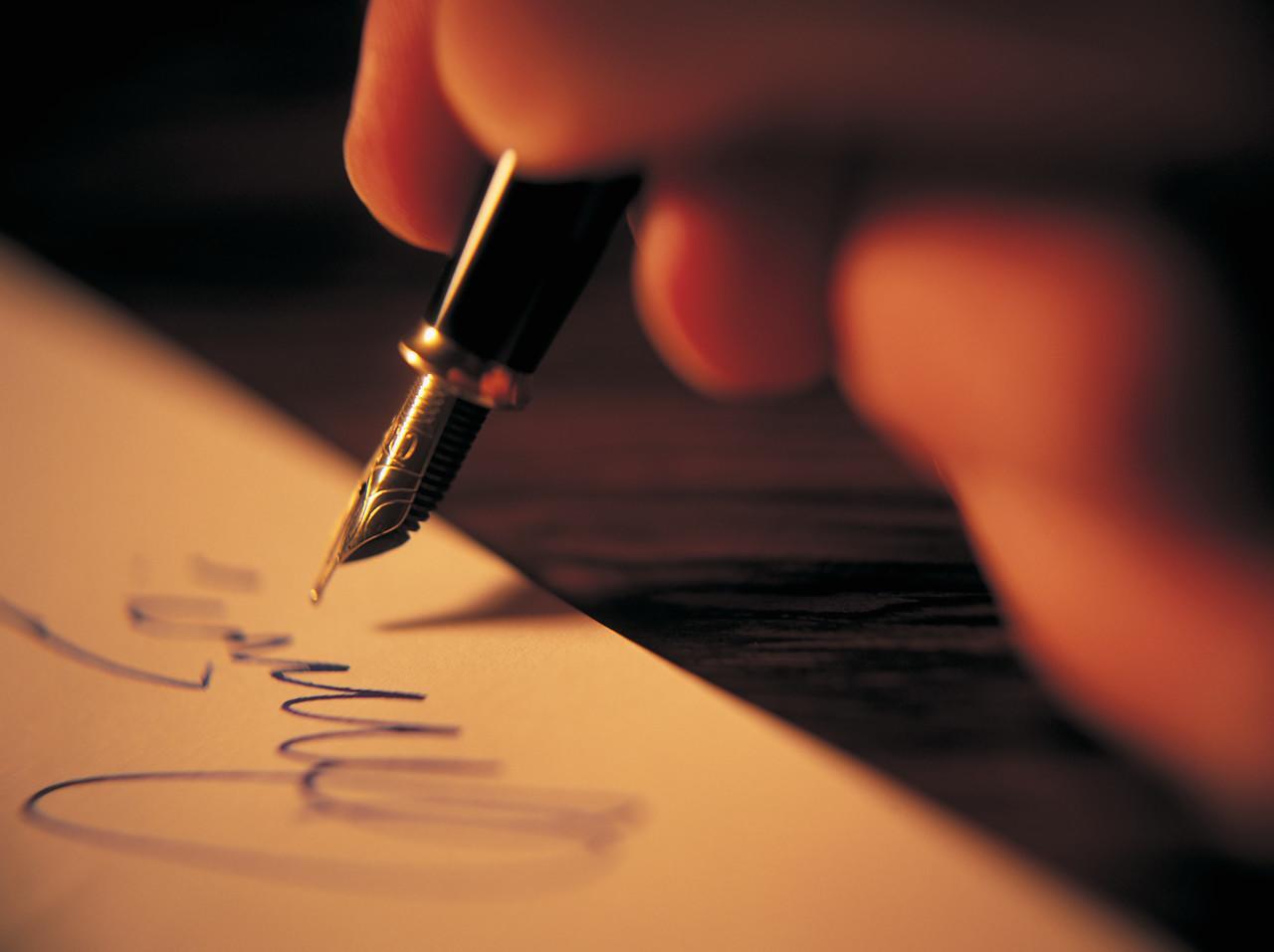 image de mano escribiendo